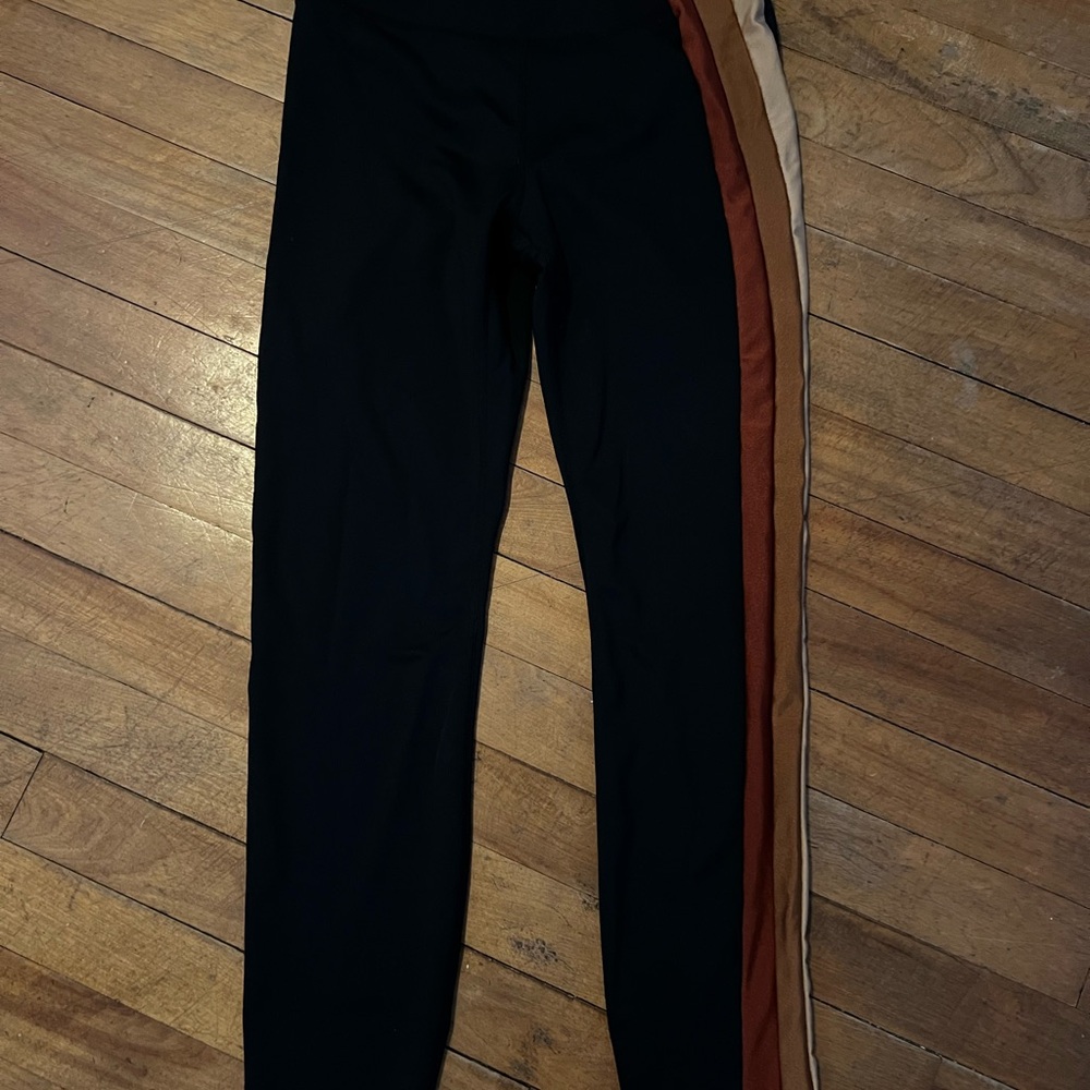 IVL black leggings with stripes down leg EUC size 4